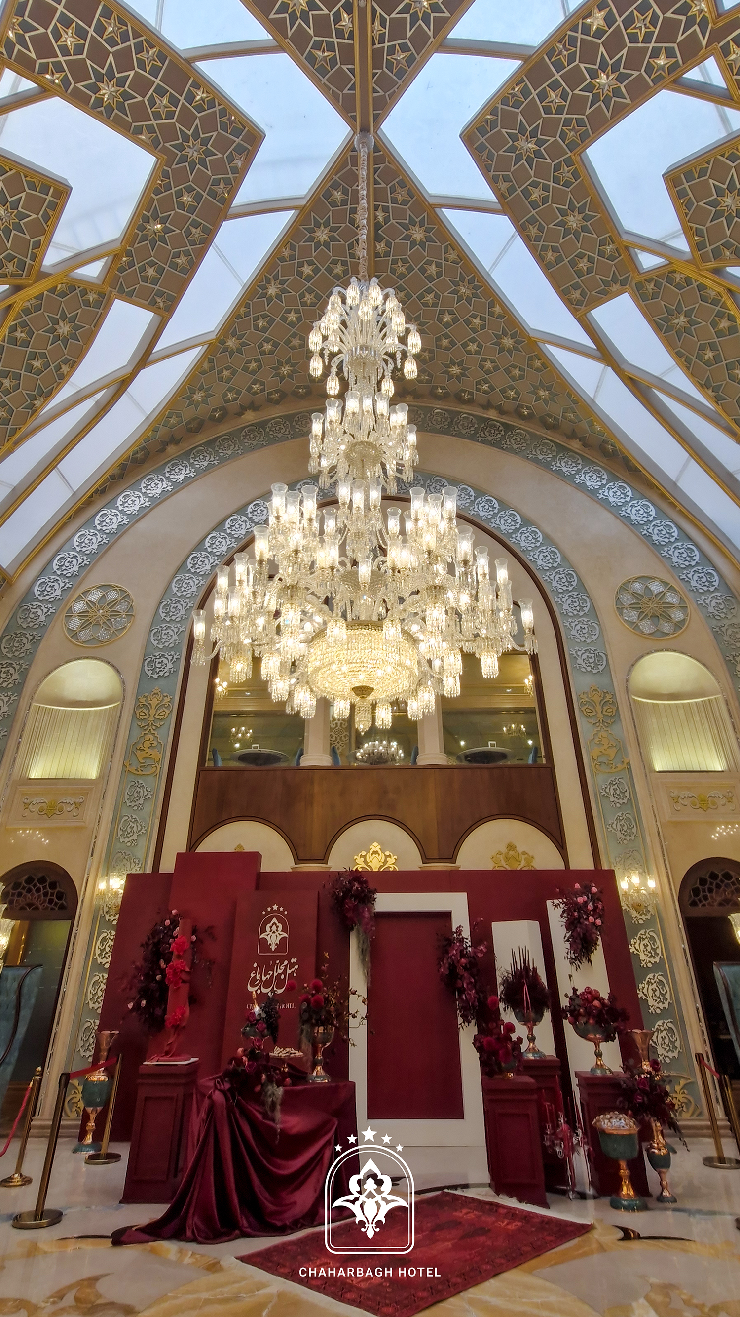 جشن یلدای ۱۴۰۴ در هتل مجلل چهارباغ؛ ترکیب اصالت، لوکس بودن و شبی به‌یادماندنی.